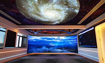 某發展研究中心